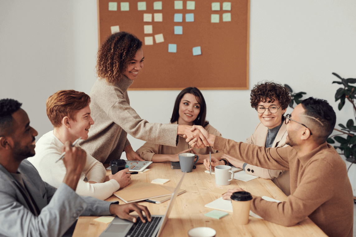 group-of-people-sitting-indoors-3184291@2x (1)